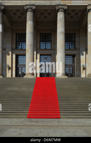 Berlin, Allemagne, tapis rouge sur l'escalier au Konzerthaus am Gendarmenmarkt Banque D'Images