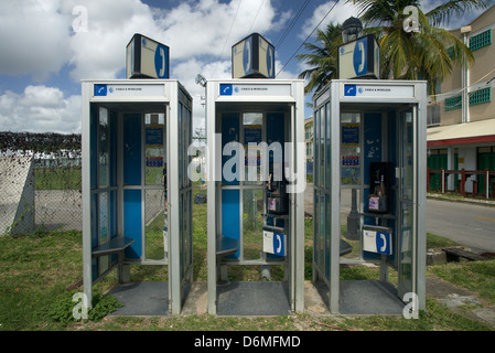 Dover, La Barbade, trois Telefefonzellen de câble et sans fil Banque D'Images