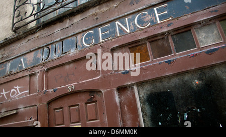 Boutique abandonnés avant, Dieppe, France Banque D'Images