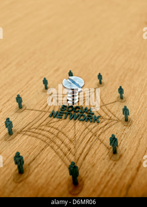 Visser les contreplaqués avec réseau social, concept Social Network Concept bois vis à vis de la Communication de réseau social de contreplaqué Banque D'Images