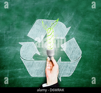 L'énergie de remplacement, de l'ampoule du Concept de recyclage renouvelable Banque D'Images