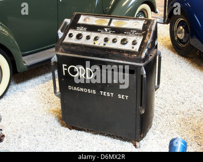 L'ensemble d'essai de diagnostic Ford est un outil essentiel pour le diagnostic des véhicules, permettant aux techniciens d'évaluer et de dépanner divers systèmes du véhicule. Il fait partie intégrante de l'engagement de Ford envers la performance et la fiabilité des véhicules. Banque D'Images