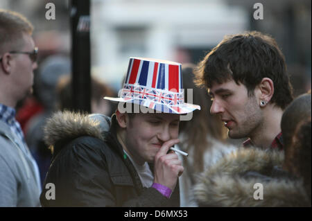 Londres, Royaume-Uni. 20 avril, 2013. Les fans de musique et enregistrement sur Record Store Day at Phonica Records. Record Store Day est née en 2007 lorsque plus de 700 magasins indépendants en France se sont réunis pour célébrer leur culture unique. Le Royaume-Uni fait de même et 2013 verra la sixième célébration de la UK's unique du secteur indépendant. Banque D'Images