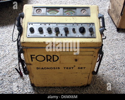 L'ensemble d'essai de diagnostic Ford est un outil de diagnostic essentiel utilisé pour évaluer la performance et l'état des véhicules Ford. Cet ensemble fournit divers instruments pour vérifier les composants tels que le moteur, les systèmes électriques et les circuits de carburant, afin de s'assurer que les véhicules maintiennent une fonctionnalité et des performances optimales. Banque D'Images