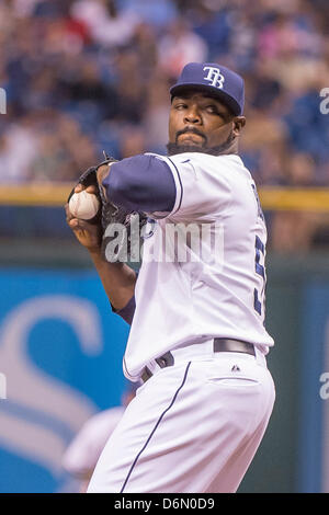 St Petersburg, Floride, USA. 20 avril 2013 : Rays de Tampa Bay de baseball Fernando Rodney (56) haut de la 9e au cours de l'action de jeu de la Ligue Majeure de Baseball entre les Athletics d'Oakland et les Rays de Tampa Bay. Tampa Bay Oakland défait 1-0 à Tropicana Field à St Petersburg, FL. Banque D'Images