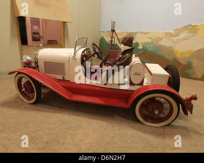 La Ford A Speedster 1929 est une voiture ancienne participant au Tulpenrallye, un rallye annuel. Il met en valeur les capacités de performance du modèle Ford A et son importance historique dans les premiers événements automobiles. Banque D'Images