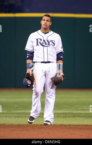 St Petersburg, USA. 20 avril 2013 : Rays de Tampa Bay l'arrêt-court Yunel Escobar (11) au cours de l'action de jeu de la Ligue Majeure de Baseball entre les Athletics d'Oakland et les Rays de Tampa Bay. Tampa Bay Oakland défait 1-0 à Tropicana Field à St Petersburg, FL. Banque D'Images