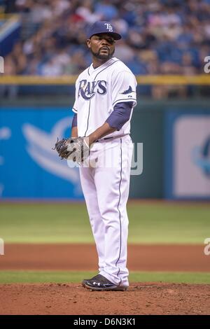 St Petersburg, USA. 20 avril 2013 : Rays de Tampa Bay de baseball Fernando Rodney (56) haut de la 9e au cours de l'action de jeu de la Ligue Majeure de Baseball entre les Athletics d'Oakland et les Rays de Tampa Bay. Tampa Bay Oakland défait 1-0 à Tropicana Field à St Petersburg, FL. Banque D'Images