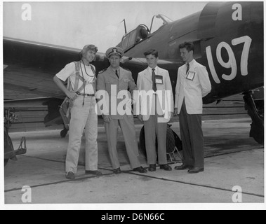 Le Grumman F6F Hellcat était un avion de chasse à porte-avions utilisé par la marine américaine pendant la IIe Guerre mondiale. Il est devenu l'un des chasseurs navals les plus réussis de l'histoire. Cette photo capture la F6F Hellcat, mettant en valeur son design emblématique, qui a joué un rôle essentiel dans le combat naval pendant la guerre du Pacifique. Banque D'Images