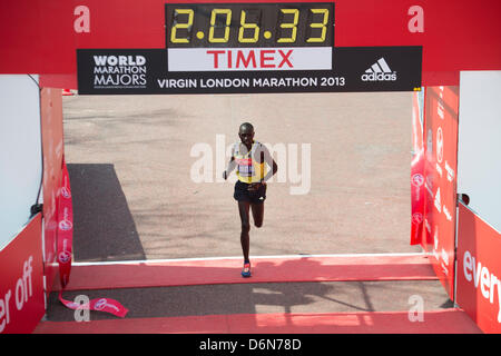 Le Mall, Londres. 21 avril, 2013. La finale du Marathon de Londres 2013. Deuxième place Hommes élite runner Emmanuel Mutai du Kenya. Banque D'Images