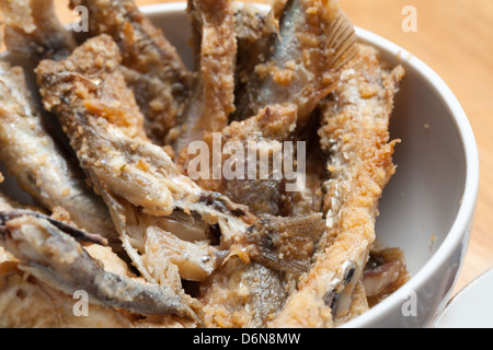 Mariné grillé poisson éperlan macro. Ressort plat traditionnel russe saisonnière Banque D'Images