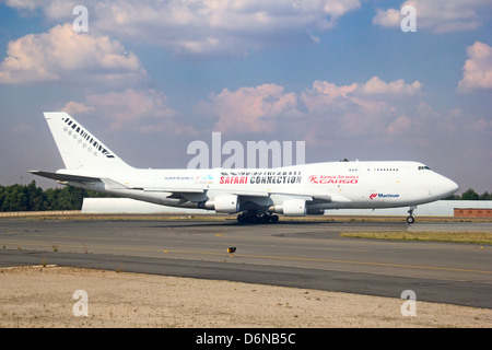 Johannesburg - avril 18:boeing 747 Kenya Airways prépare à décoller le 18 avril 2012 à Johannesburg, Afrique du sud. l'aéroport or tambo de Johannesburg est l'aéroport le plus achalandé en Afrique Banque D'Images