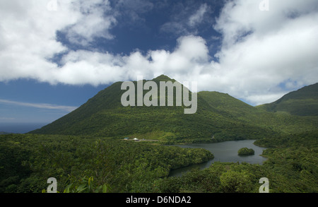 Laudat, Dominique, le lac d'eau douce dans le parc national du Morne Trois Pitons Banque D'Images