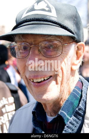 Monsieur âgé sportive s'amusant. MayDay Parade et Minneapolis Minnesota MN USA Festival Banque D'Images