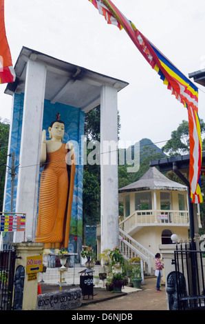 Sri Lanka, Adams Peak, statue de Bouddha Banque D'Images