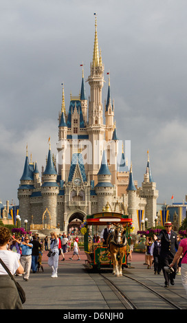 Cinderellas Château de Walt Disney World Resort à Orlando, Floride. Banque D'Images