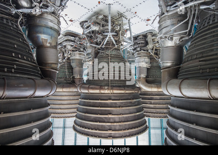 Les moteurs de fusée lunaire Saturn V au Centre spatial Kennedy, en Floride. Banque D'Images