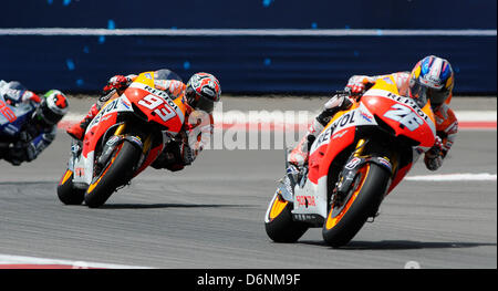 21 avril 2013 - Austin, Texas, USA - Marc MARQUEZ (93) chasse coéquipier Dani Pedrosa (26) au début de la Red Bull Moto GP sur le circuit de Les Amériques le dimanche, 21 avril 2013. Austin, Texas, États-Unis. (Crédit Image : Photo : Ralph Lauer/ZUMAPRESS.com/Alamy Live News) Banque D'Images