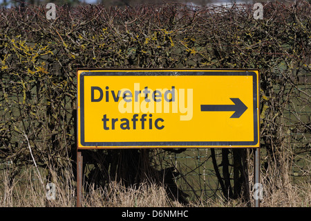 Panneau de signalisation avec flèche au Royaume-Uni Banque D'Images