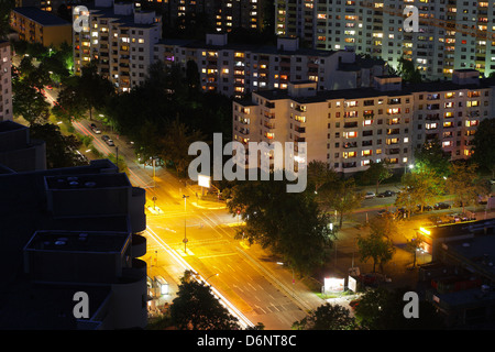 Berlin, Allemagne, Gropius auprès des la ville au crépuscule Banque D'Images