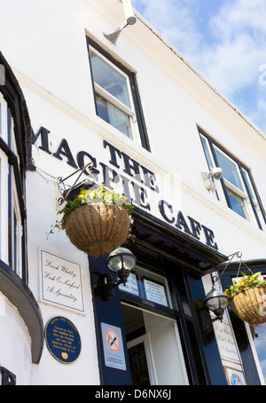 Entrée du Café Magpie célèbre restaurant de poissons dans Whitby North Yorkshire Banque D'Images