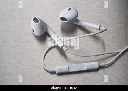 Hambourg, Allemagne, EarPods Apple pour l'iPhone 5 d'Apple Banque D'Images