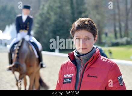 L'entraîneur-chef allemand Monica Theodorescu pose pour la caméra à la spéciale Grand Prix de l'événement équestre Horses & Dreams au Dressurstadion à Hagen am Teutoburger Wald, Allemagne, 21 avril 2013. Photo : Carmen Jaspersen Banque D'Images