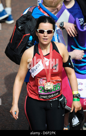 Susanna Reid au Marathon de Londres Virgin terminer le 21/04/2013 au Centre Commercial, Londres. Les personnes sur la photo : Susanna Reid. Photo par Julie Edwards Banque D'Images