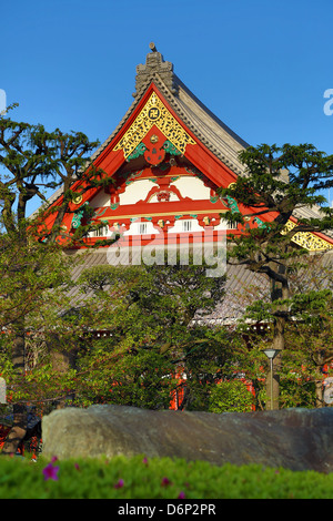 L'architecture orientale et les jardins du temple Sensoji Temple Asakusa Kannon, Tokyo, Japon Banque D'Images