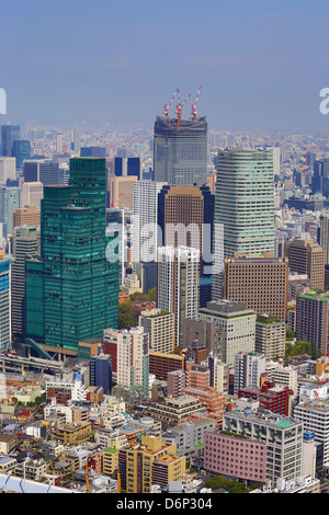 Vue générale de la ville de Tokyo avec des tours d'immeubles de bureaux et des gratte-ciel, Tokyo, Japon Banque D'Images