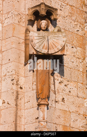 Un vieux cadran solaire sur la cathédrale de Chartres, l'UNESCO World Heritage Site, Chartres, Eure-et-Loir, Centre, France, Europe Banque D'Images