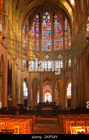 L'intérieur de l'église Saint Pierre de Chartres, Eure-et-Loir, Centre, France, Europe Banque D'Images