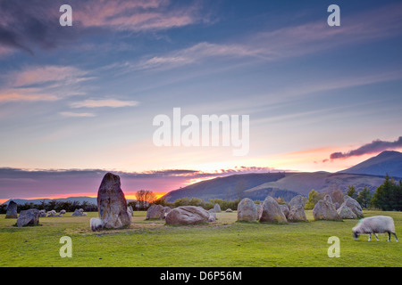 Cercle de pierres de Castlerigg au coucher du soleil, Parc National de Lake District, Cumbria, Angleterre, Royaume-Uni, Europe Banque D'Images