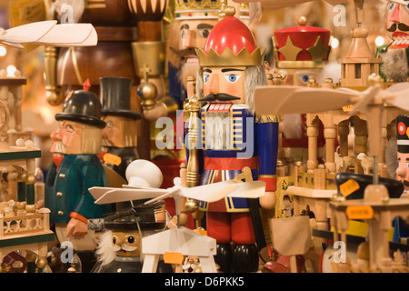 Décorations de Noël en bois pour vente à la Dresde Striezelmarkt, Marché de Noël de Dresde, Saxe, Allemagne, Europe Banque D'Images