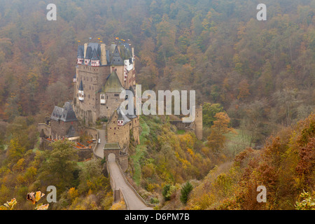 Château d'Eltz en automne, Rheinland-Pfalz, Allemagne, Europe Banque D'Images