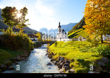 En automne, l'église de Ramsau Ramsau, près de Berchtesgaden, Bavaria, Germany, Europe Banque D'Images