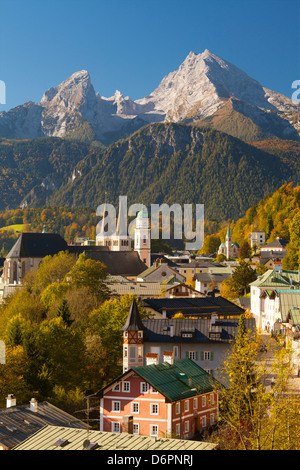 Avis de Berchtesgaden en automne avec la montagne Watzmann en arrière-plan, Berchtesgaden, Bavaria, Germany, Europe Banque D'Images