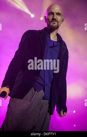 Londres, Royaume-Uni. 20 avril, 2013. Frontman Tim Booth effectue avec le légendaire groupe de rock britannique James au O2 Brixton Academy, à Londres. Banque D'Images