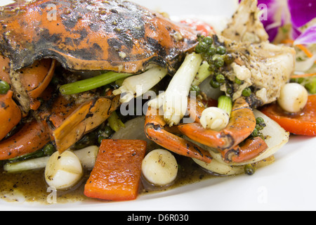 Chili de crabe frit avec du poivre noir et l'ail Banque D'Images