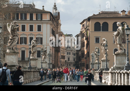 ROME, ITALIE. Une vue sur le Ponte Sant'Angelo sur le Tibre. L'année 2013. Banque D'Images