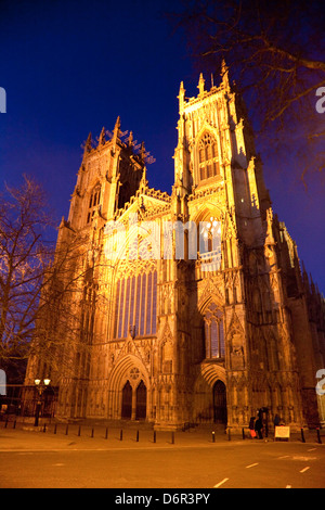 La cathédrale York Minster, éclairé la nuit, York, UK Banque D'Images