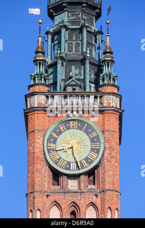 L'horloge historique sur la tour de l'hôtel de ville de Gdansk, en Pologne. Banque D'Images