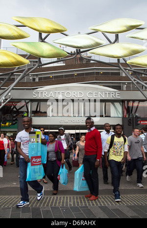 Londres, Royaume-Uni, l'entrée au centre commercial Centre de Stratford Banque D'Images