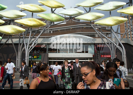 Londres, Royaume-Uni, l'entrée au centre commercial Centre de Stratford Banque D'Images