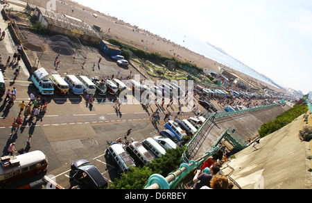 Brighton Breeze 2011 Le VW show a pris part à la journée la plus chaude jamais enregistrée en octobre au Royaume-Uni VW Camping-cars alignés le long Banque D'Images