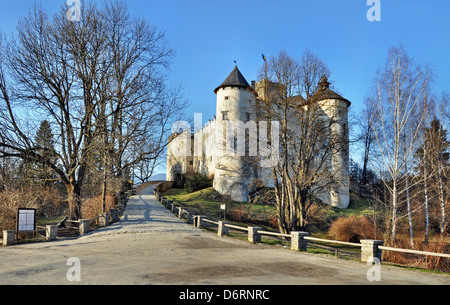 Château de Niedzica Dunajec médiévale, en Pologne. Construit au 14ème siècle. Banque D'Images