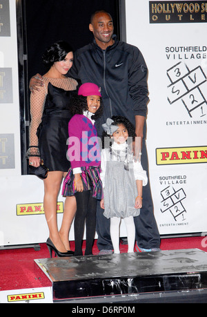 Kobe Bryant, sa femme Vanessa Bryant et leurs filles Natalia et Gianna Maria-Onore Los Angeles Lakers, Kobe Bryant, star Banque D'Images