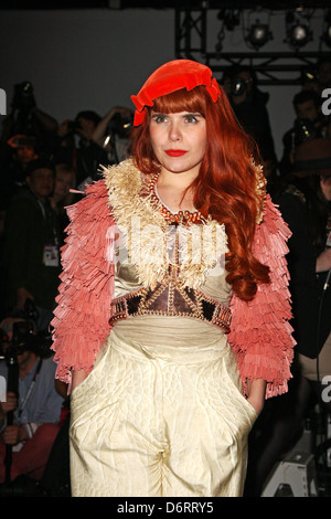 Paloma Faith London Fashion Week A/W 2011 - PPQ - Front Row Londres, Angleterre - 18.02.11 Banque D'Images