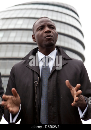 Duwane brooks à l'extérieur de l'hôtel de ville de Londres, avril 2012. libdem Brian Paddick annonce candidat à la mairie de son adjoint Banque D'Images