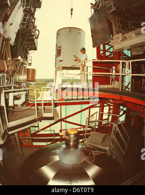 Cette image présente les opérations de Convair/General Dynamics à la Station aérienne de Cape Canaveral (CCAFS), mettant en évidence les travaux aérospatiaux et de défense qui y sont menés. Banque D'Images